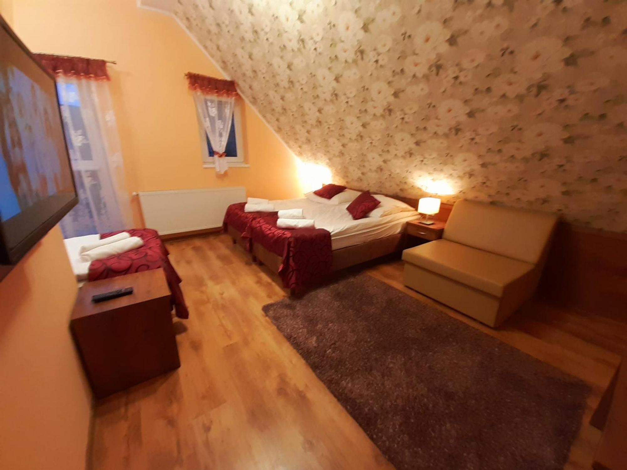 Pensjonat Zielone Wzgorze W Boleslawowie Stronie Slaskie Exterior foto